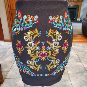 Embroidered mini skirt with zipper